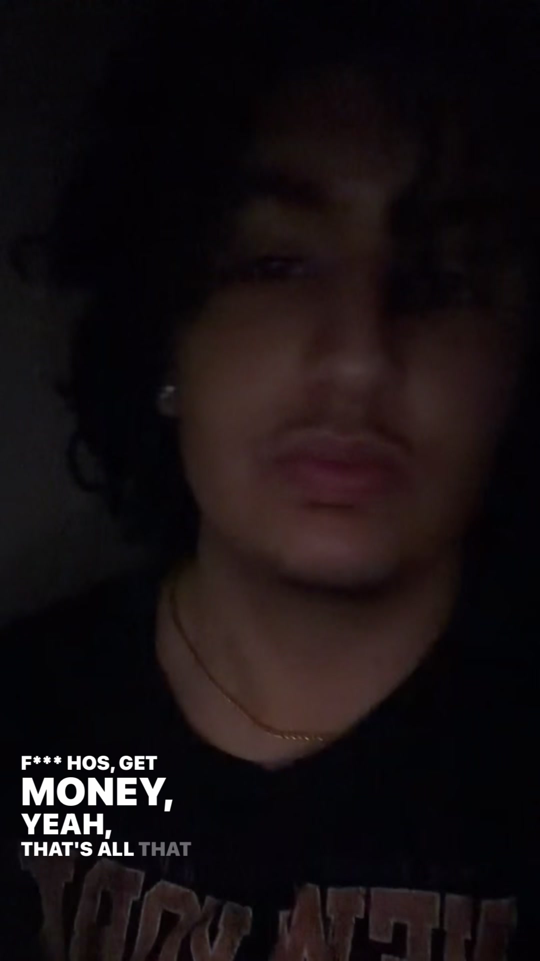 @￴