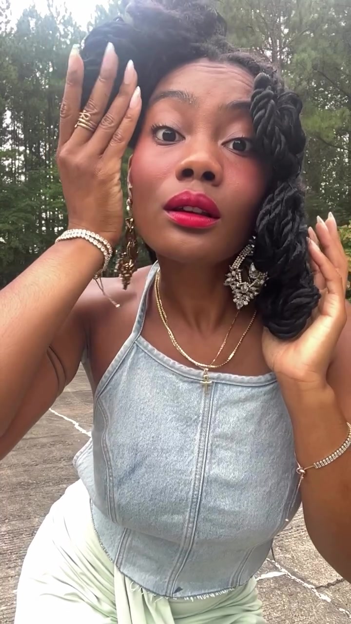 @TheeJamesiaMonroe