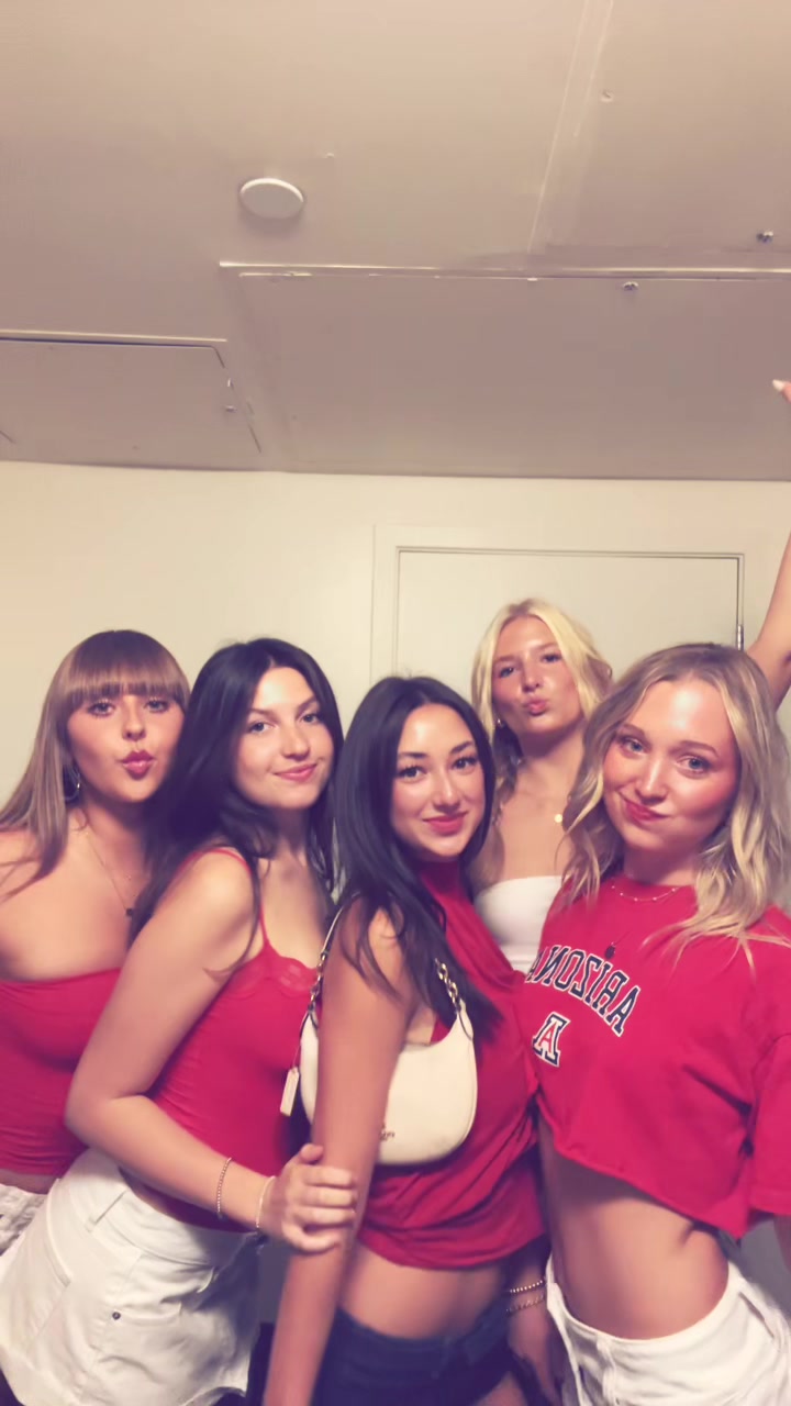 @Bella