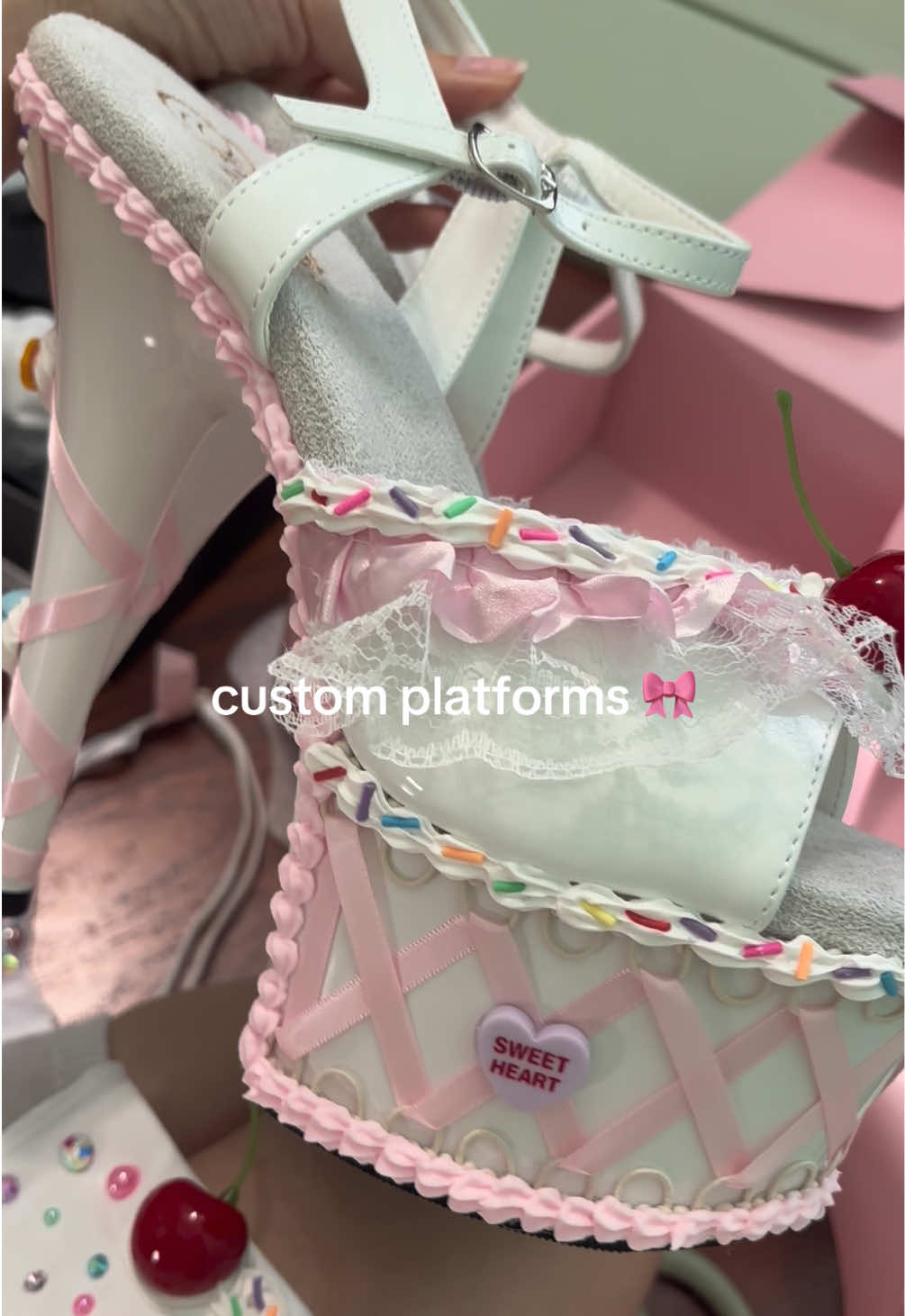 @undoing the laces 🧁🎀