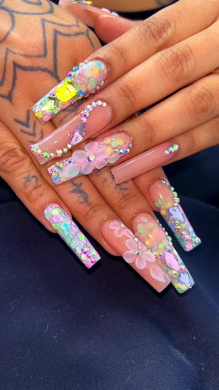 @MiMi 🎨🦋👑🦄