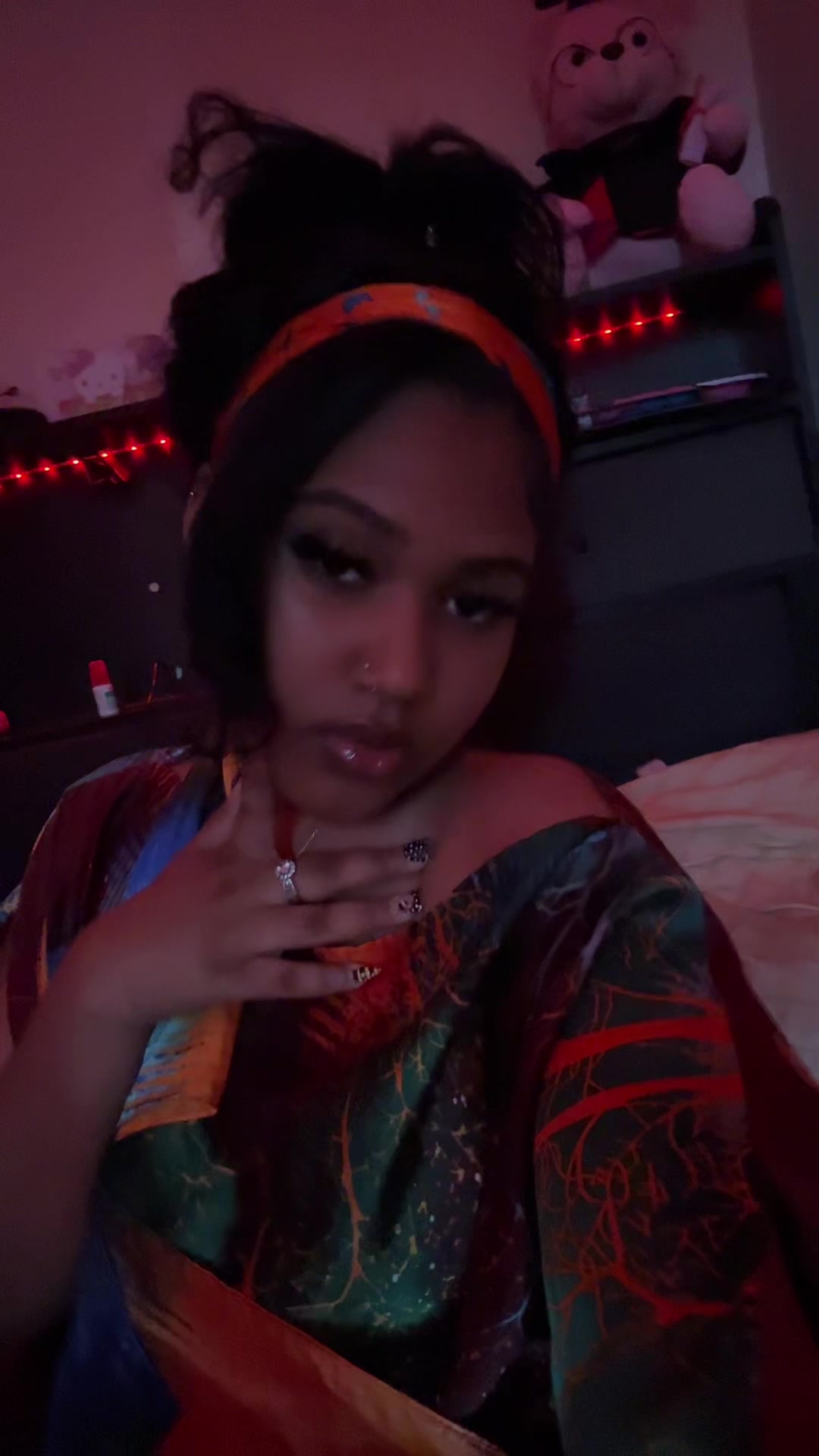 @I love pretty girls .
