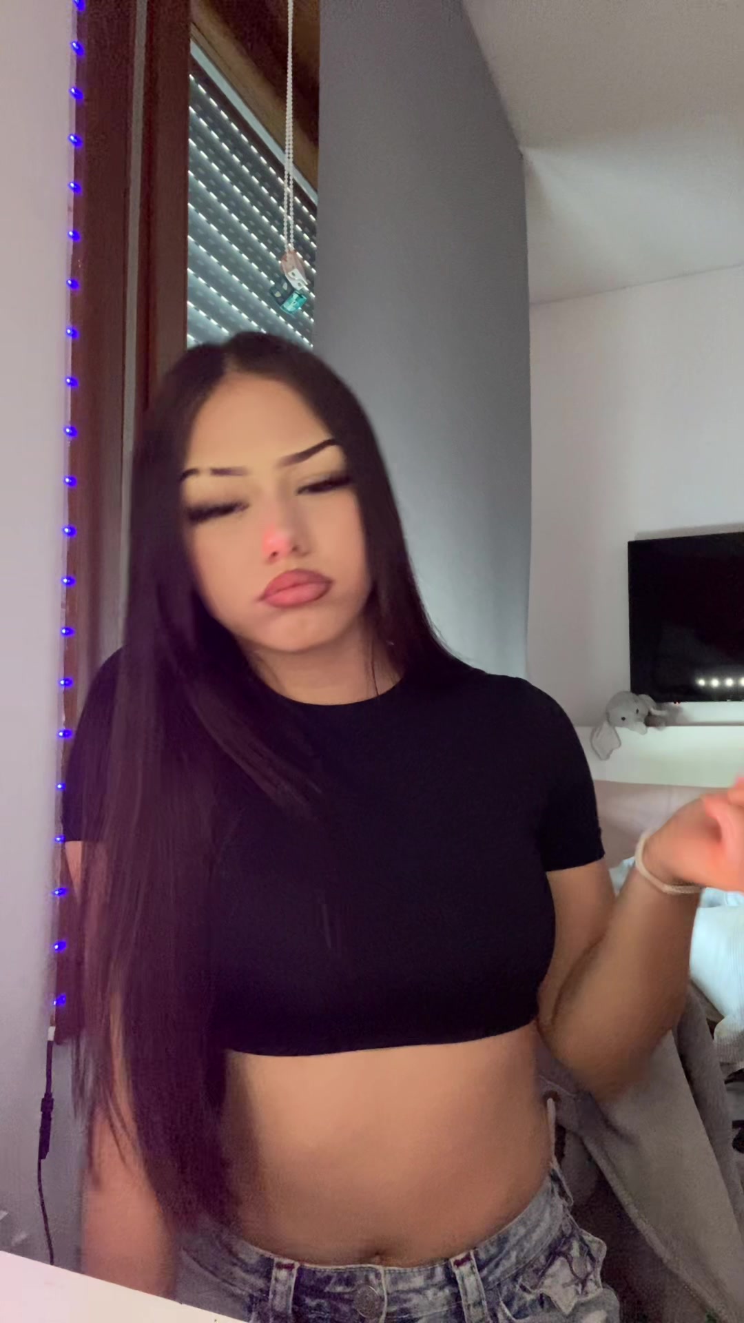 @👻
