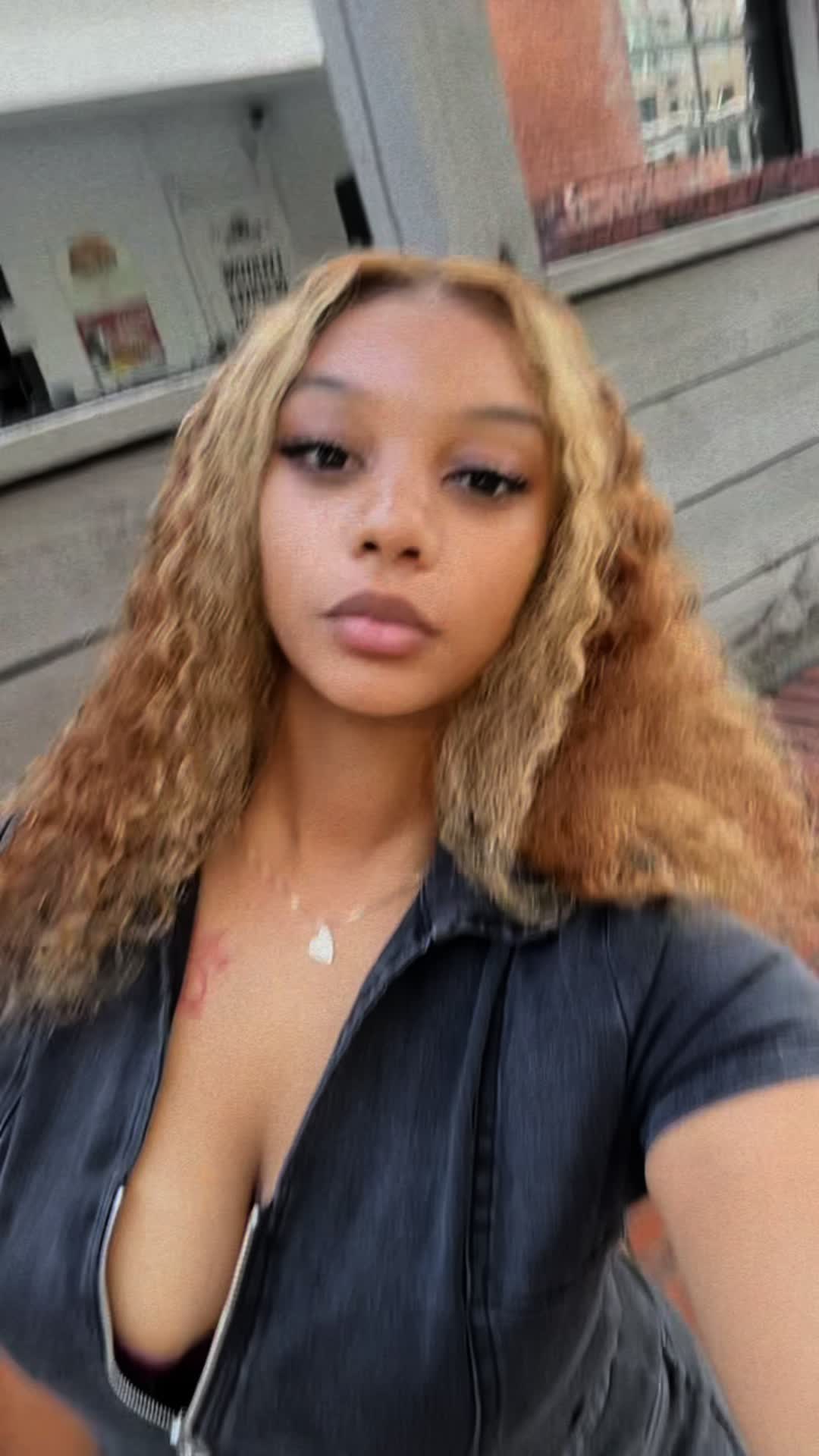 @J Alexis 🦋