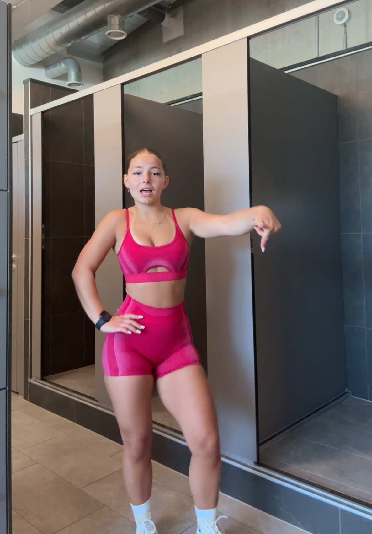 @Ela&iuml;a