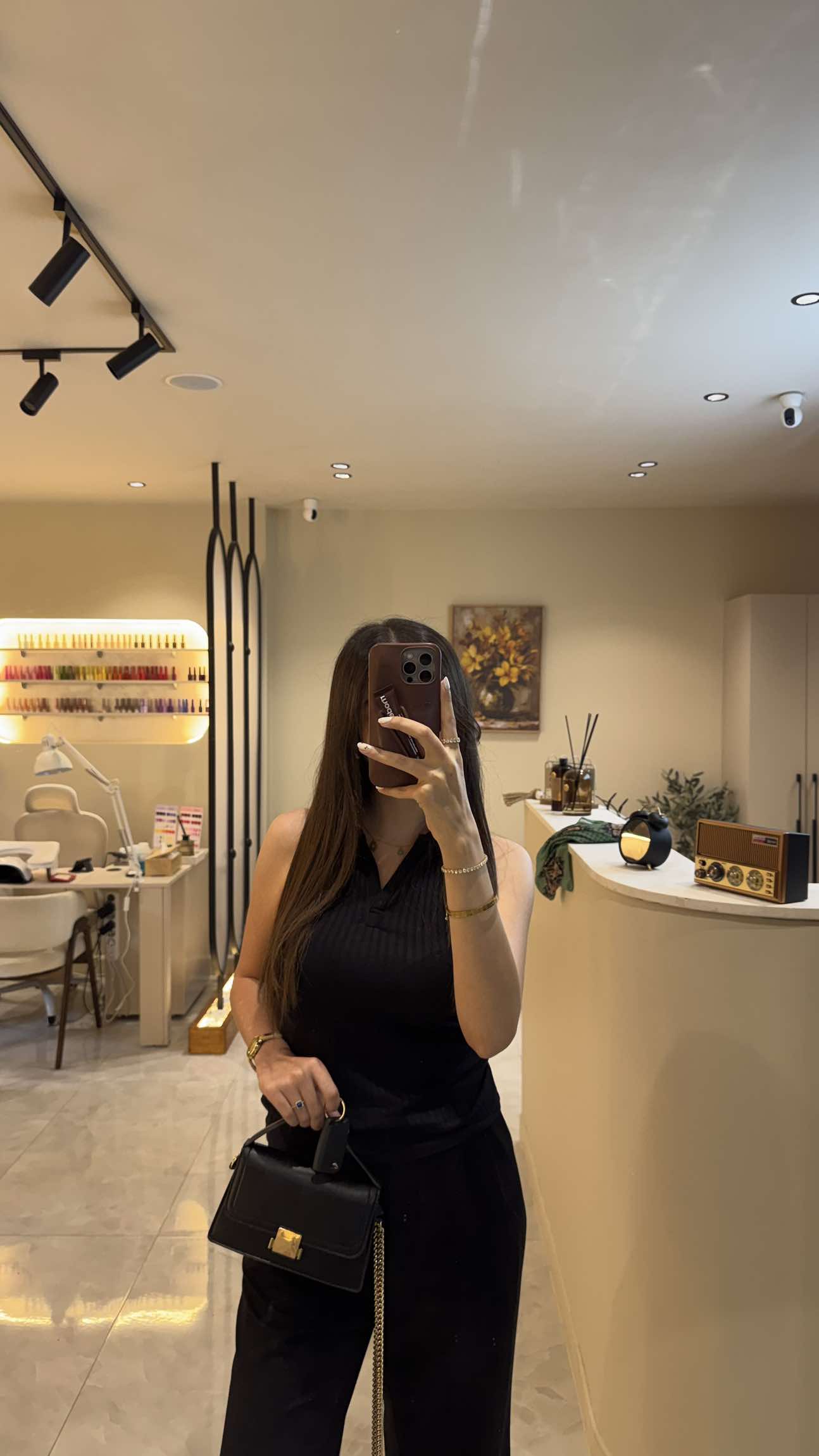 @Loubna Az