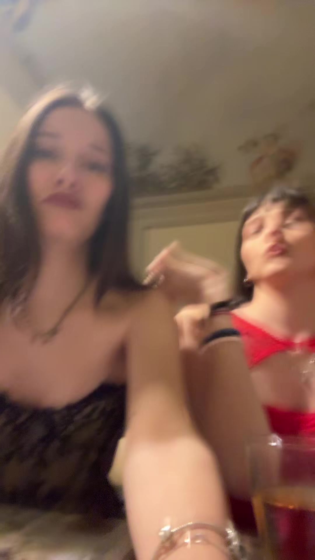 @elliepasqui