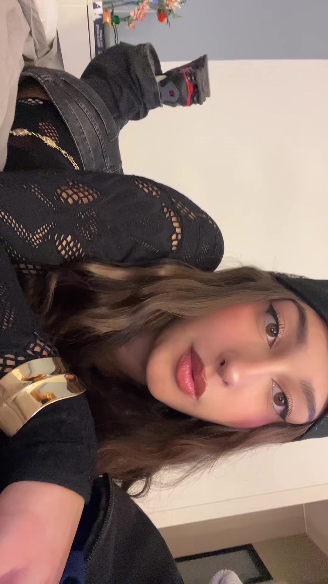 @🦈