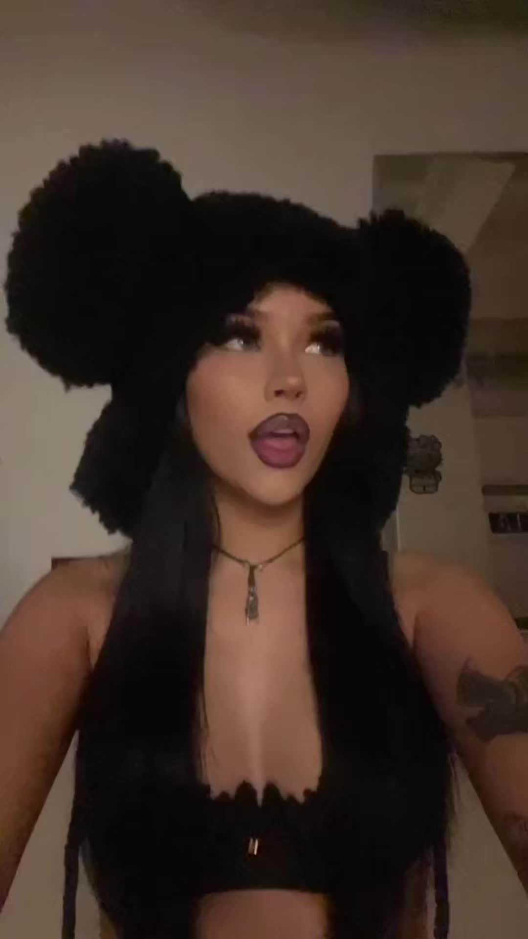 @𝒯𝒽𝑒𝓃𝒶🖤🥊