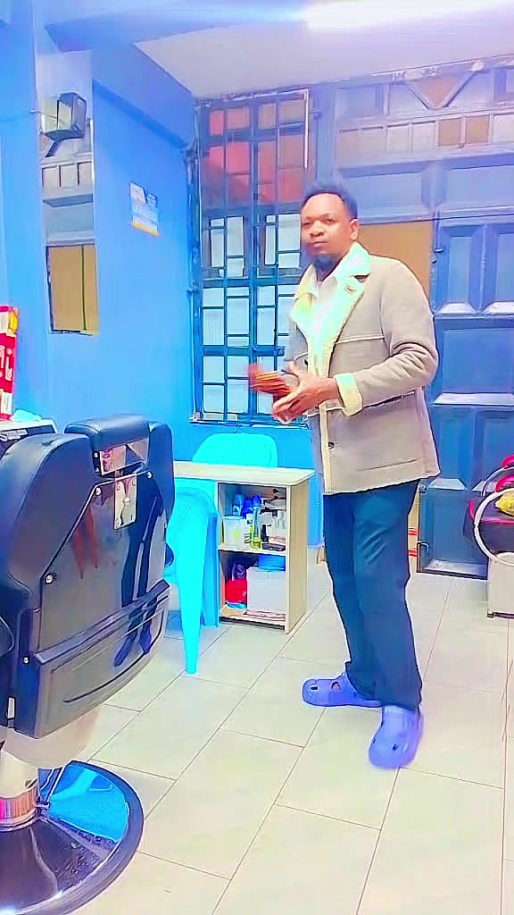 @Elite locks lounge maku meru
