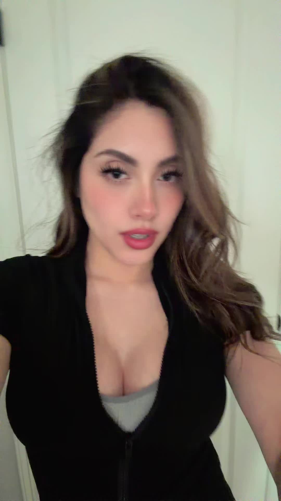 @𝗥𝗲𝘆𝗻𝗮 𝗚𝗼𝘆𝘁𝗶𝗮