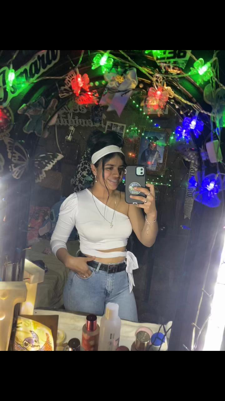 @🦦