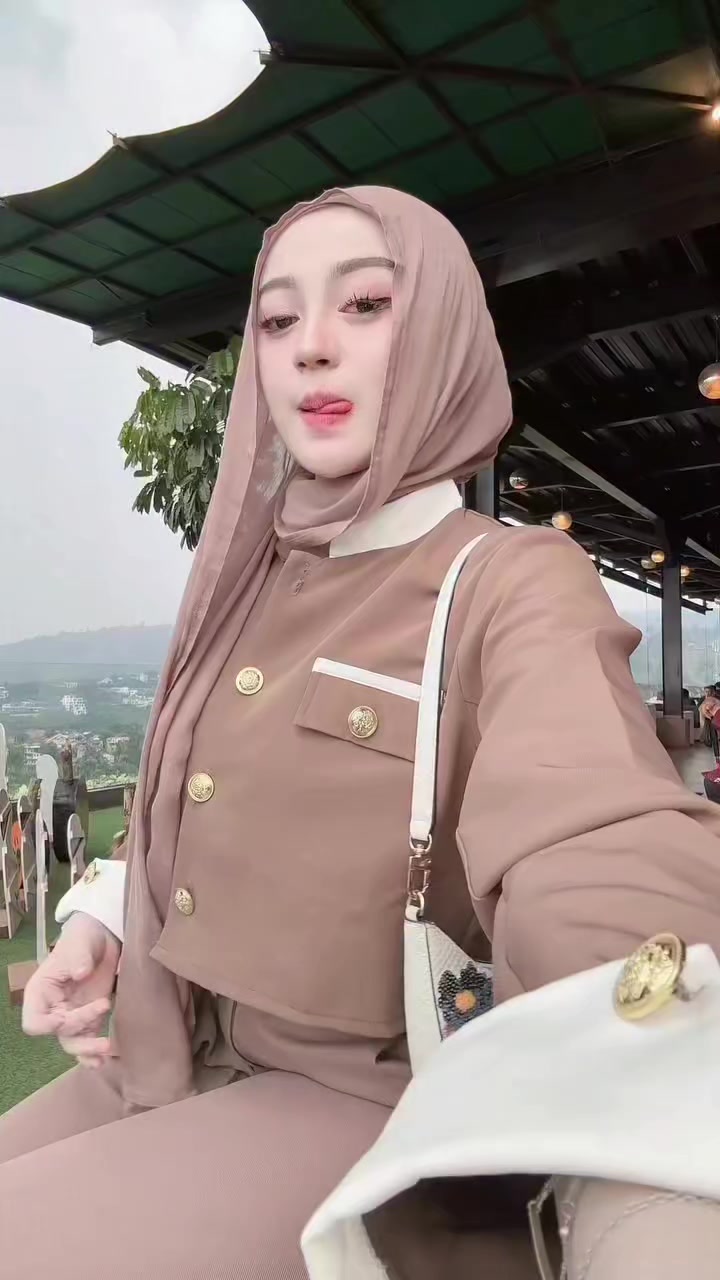 @monica👅