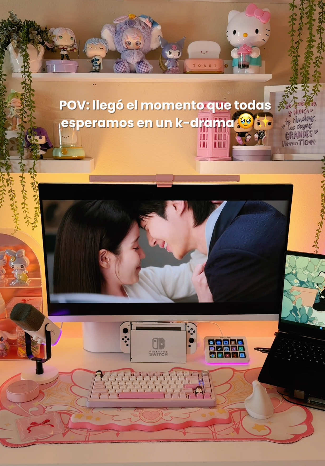 @Paola | Cozy Desk Setup