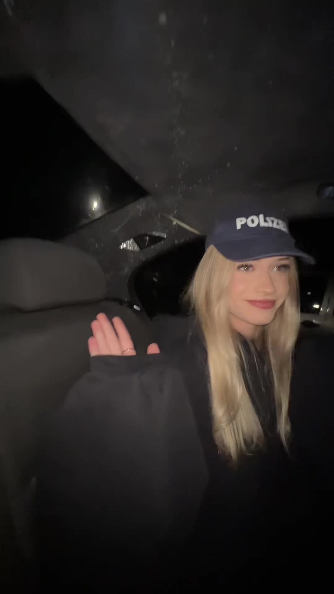 @𝐫
