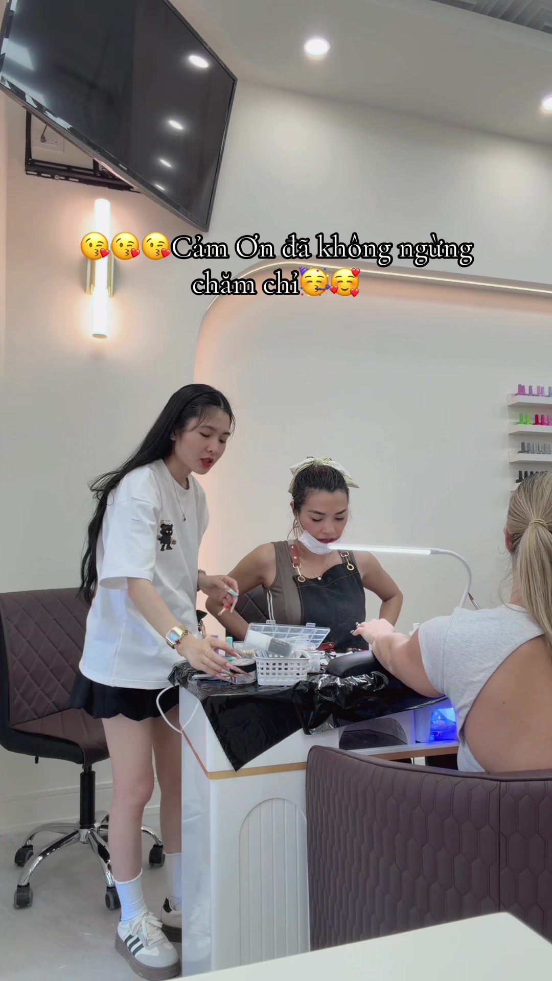 @KimmieNails🇻🇳&hearts;️🇨🇦Tấu H&agrave;i😜