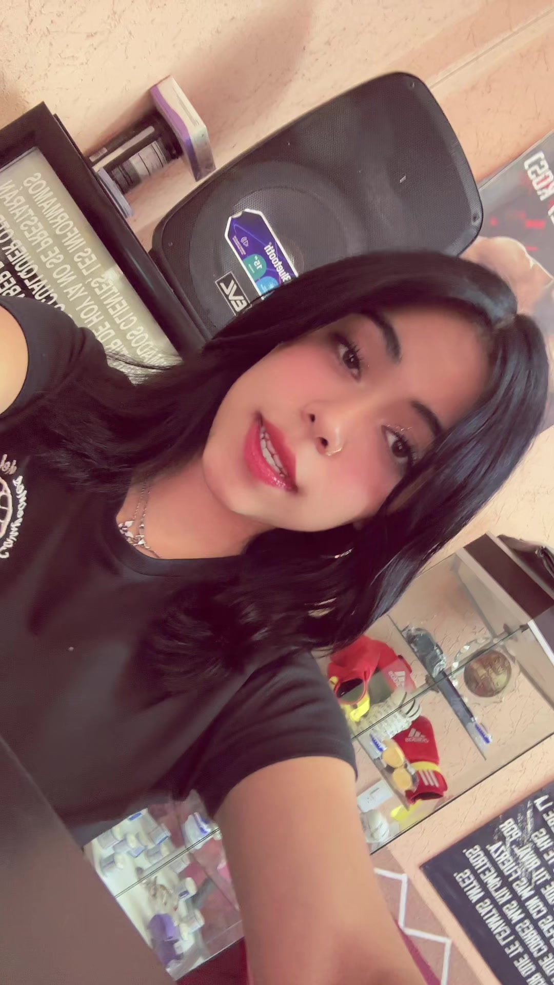 @👧🏽🫧✨