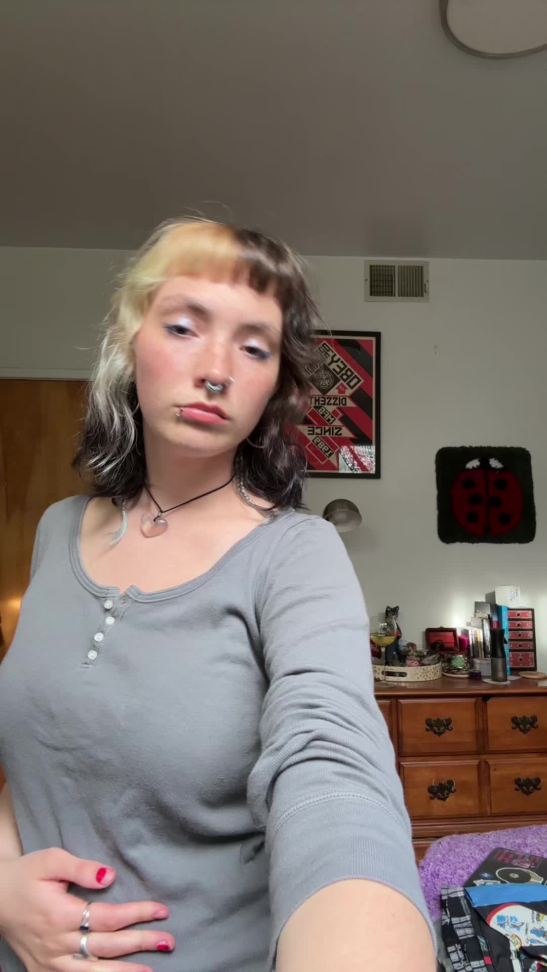 @reinabug1