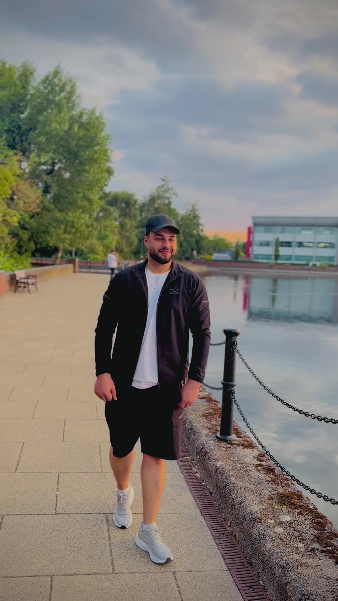 @Malik Mussawar 🇬🇧🇵🇰