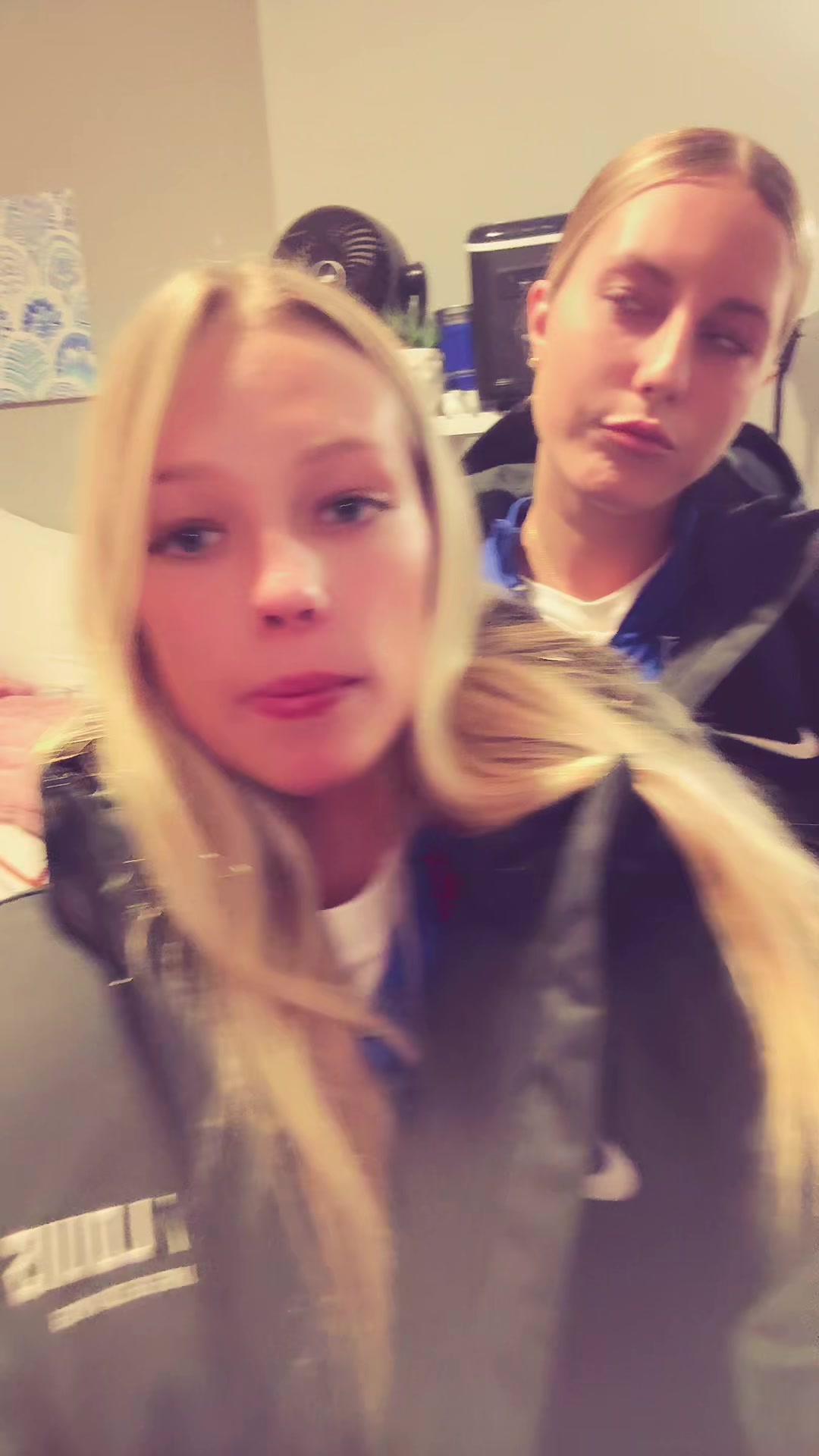 @Izabelll