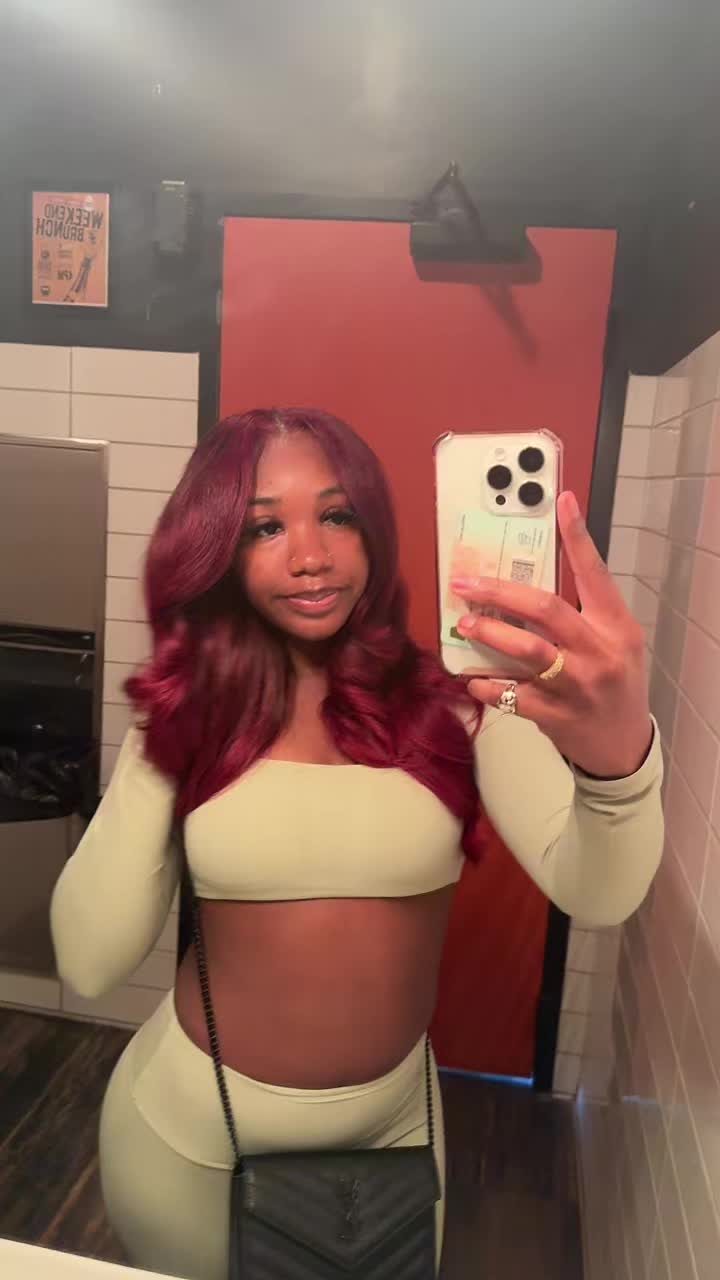 @moramarie.