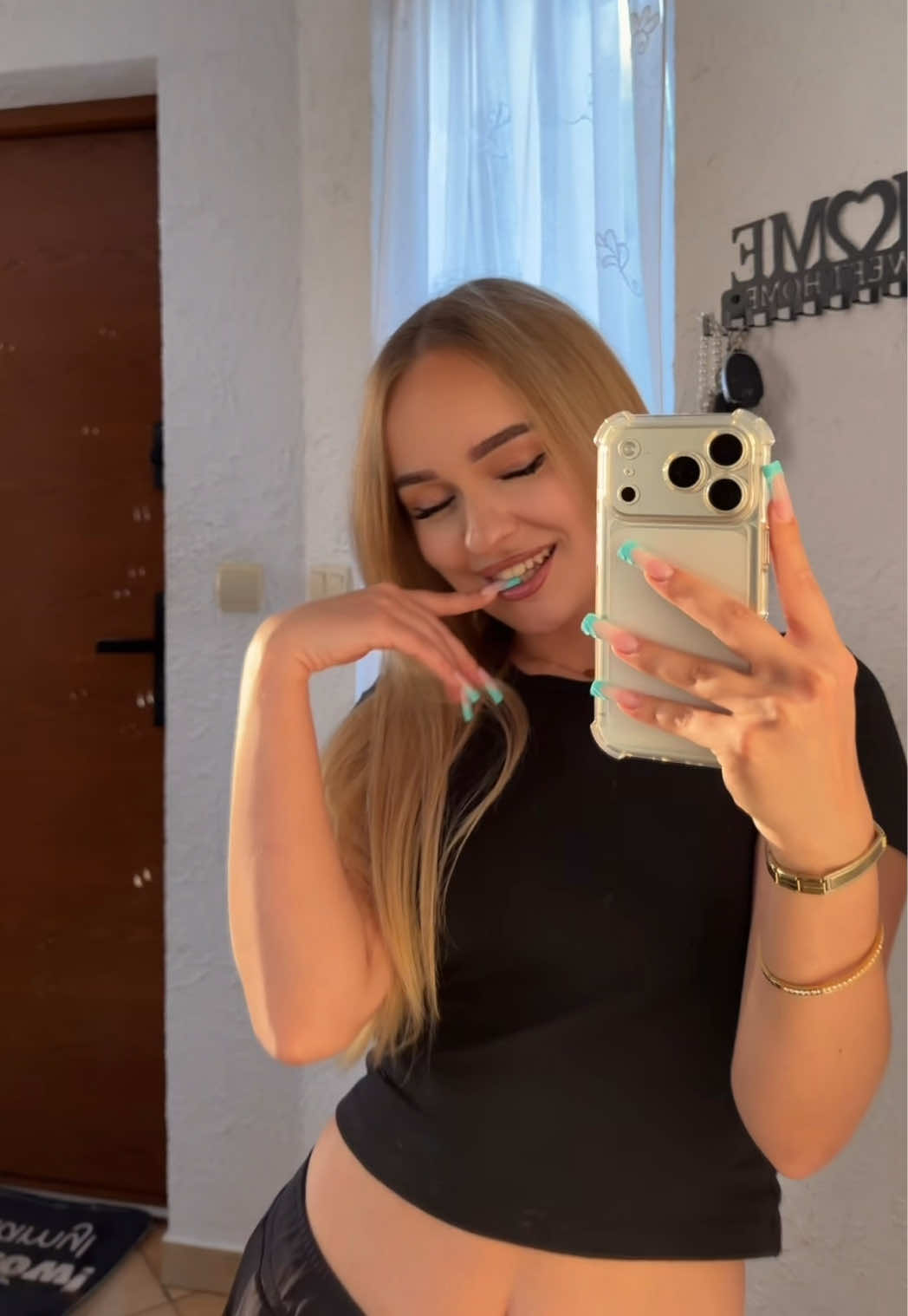 @sandra 🦦
