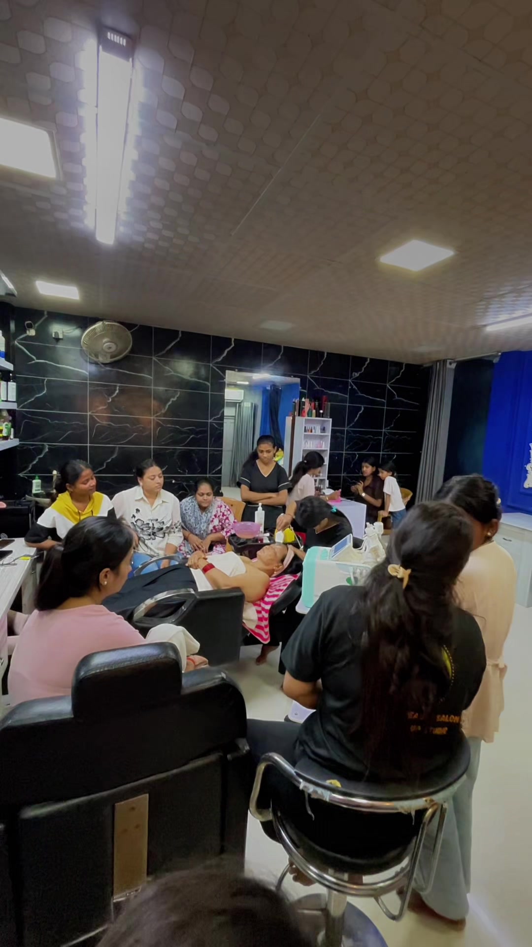 @Roshani beauty salon