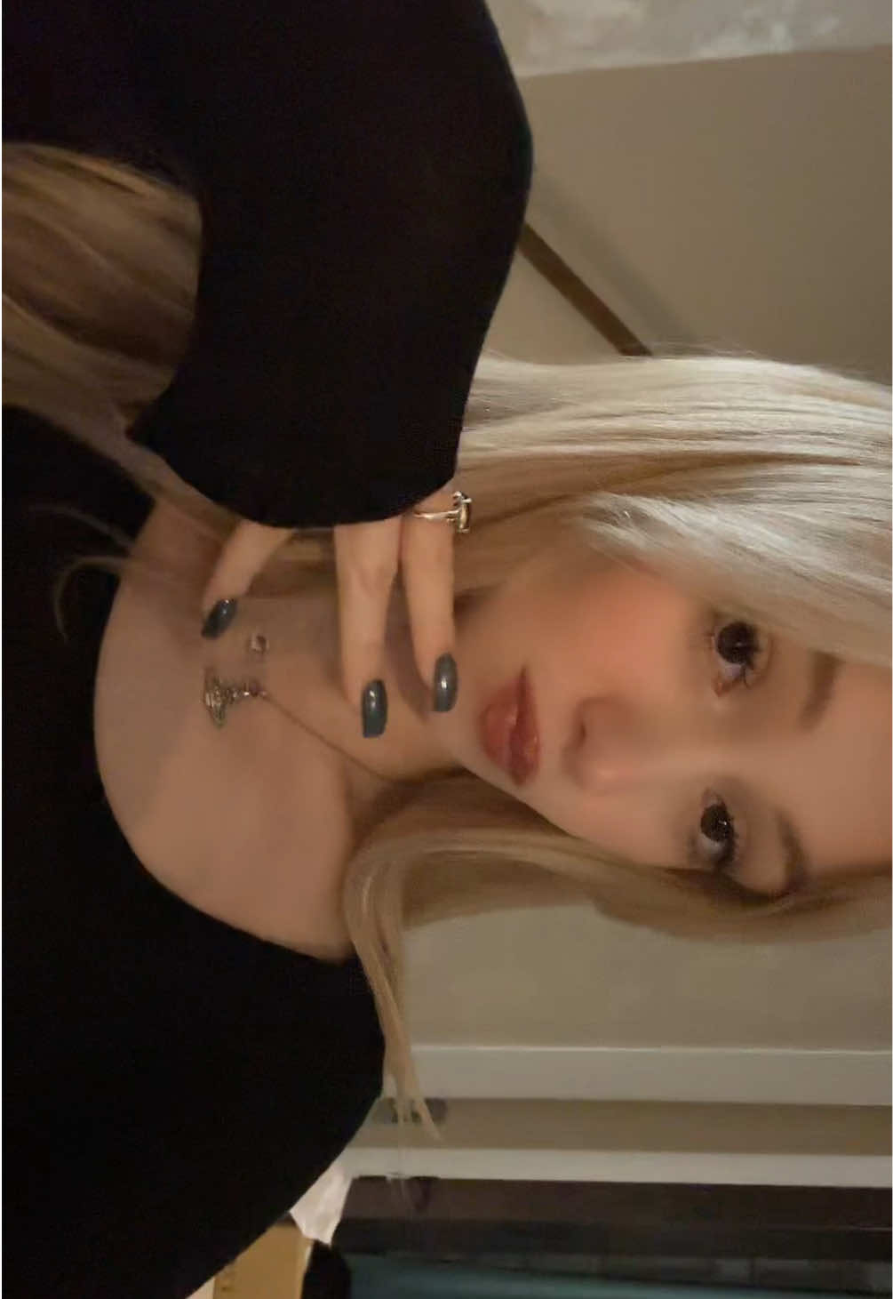 @Виола🧟♀️