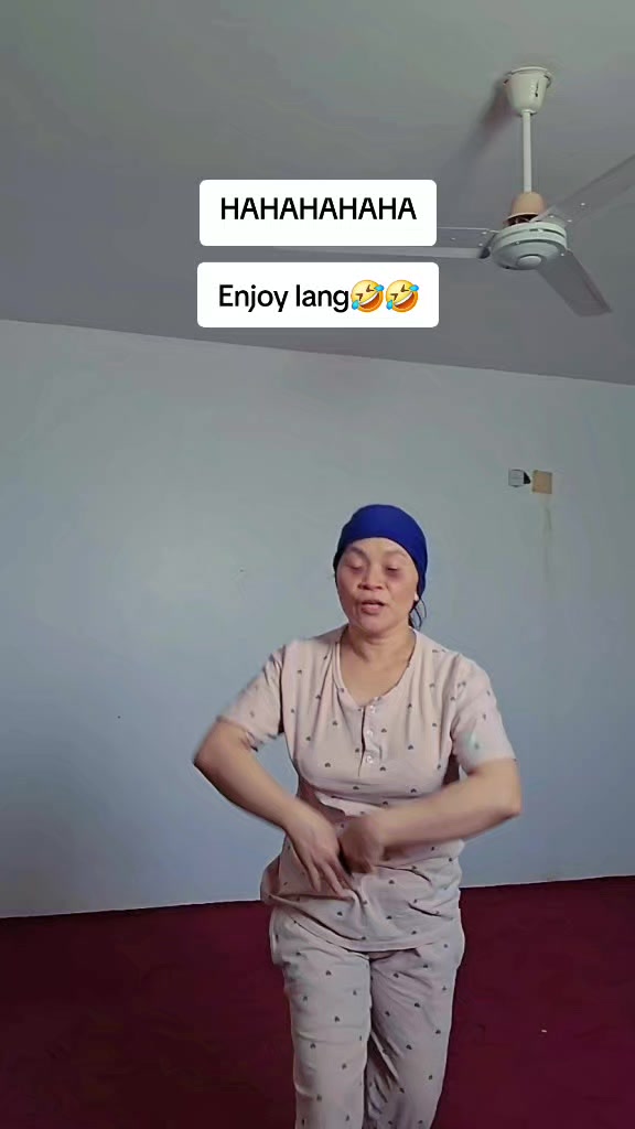 @E m m z