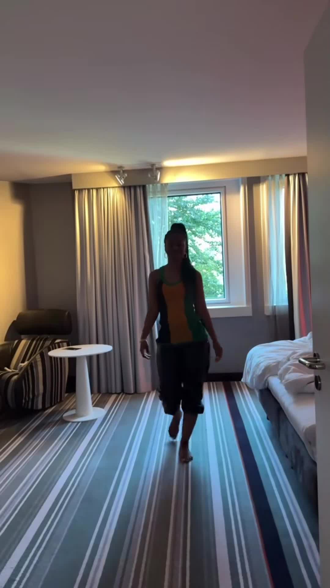 @devanhendrick