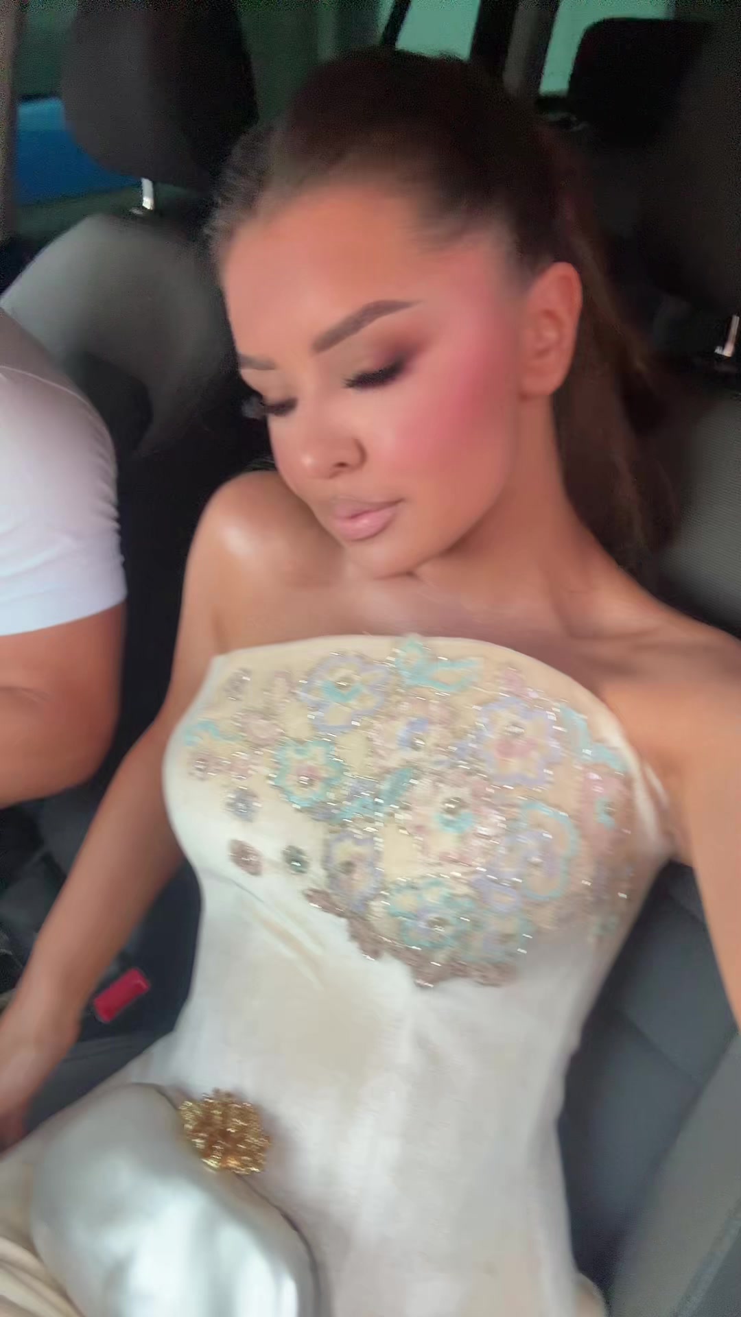 @d🦢