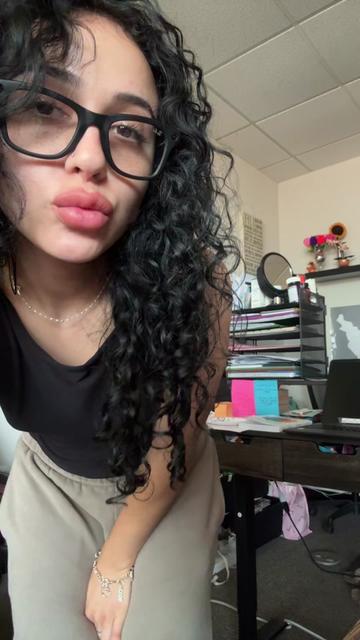 @•