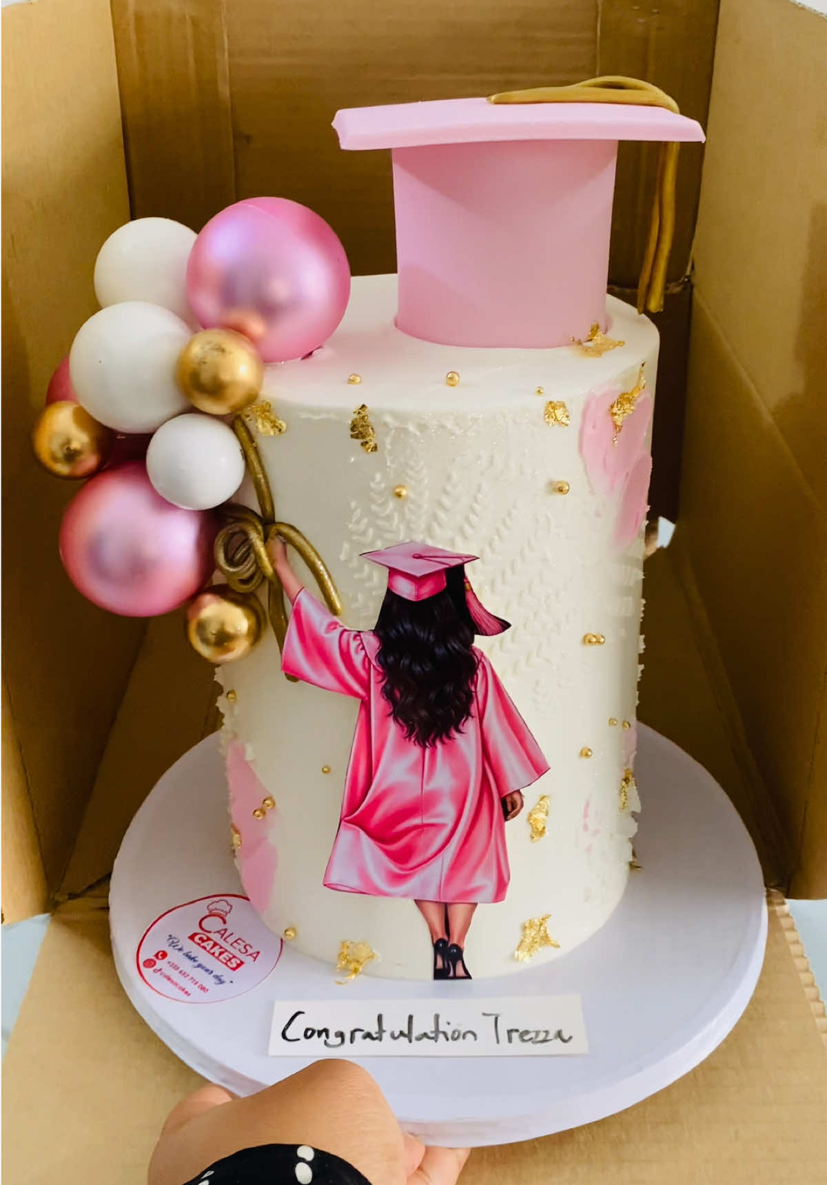 @calesacakes