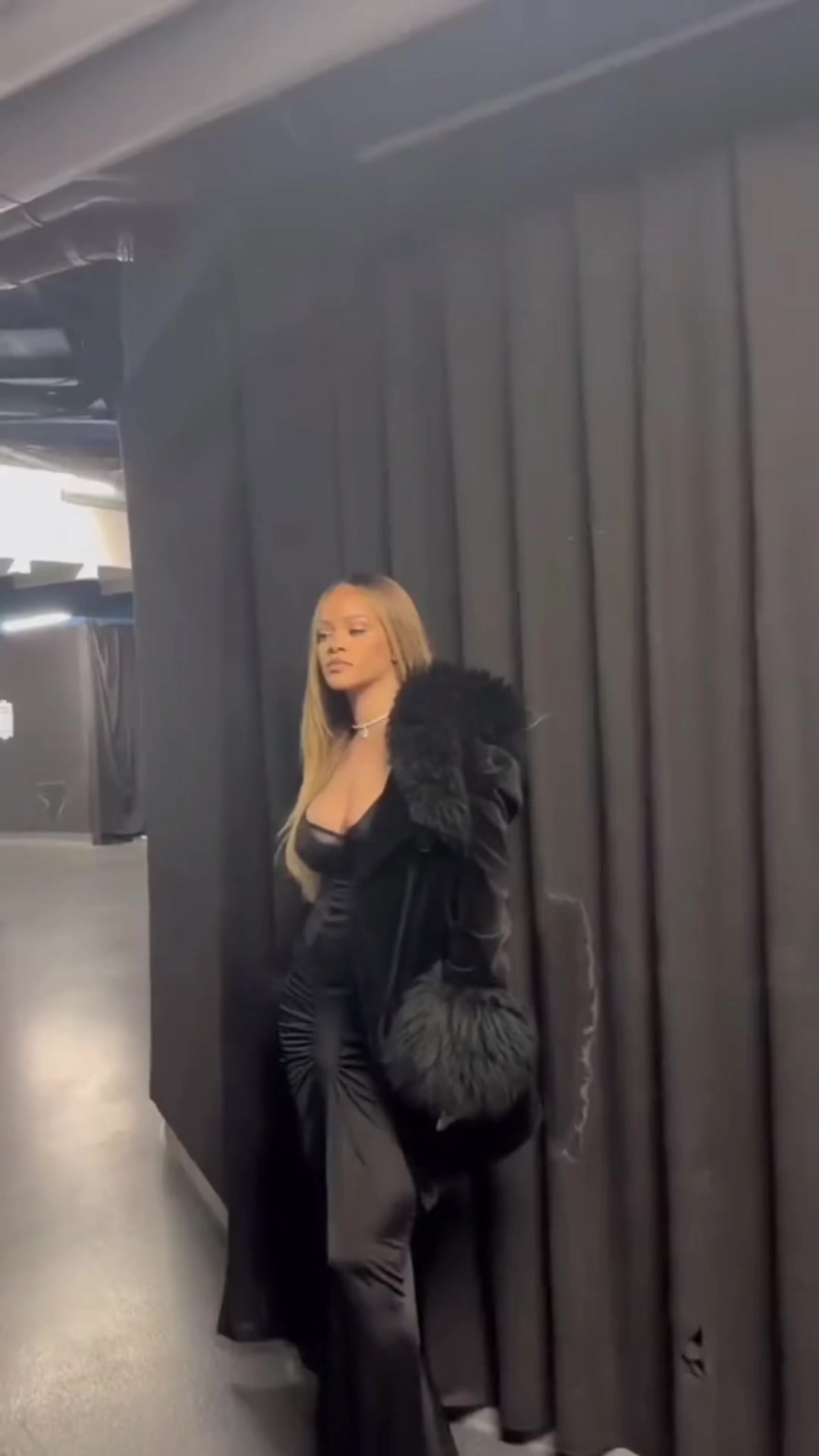 @BadGalRiRi✨