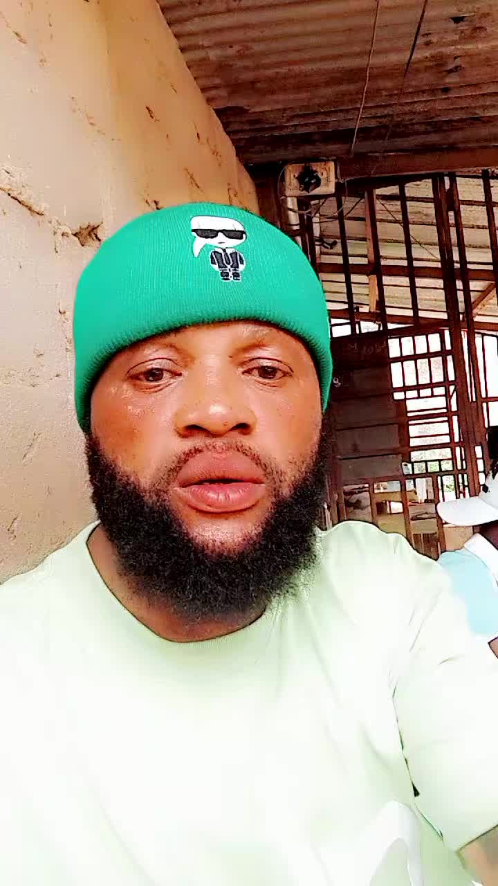 @Senior Man Alubarika