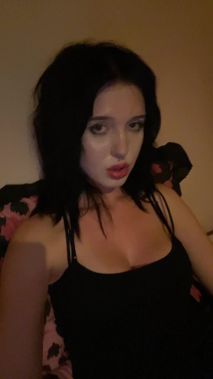 @Gothicloverdoll