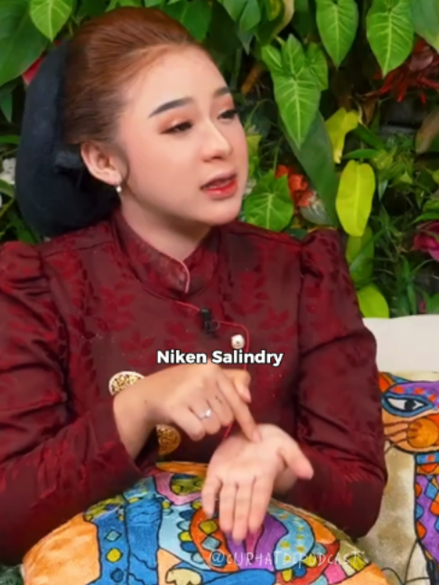 @Curhat di Podcast