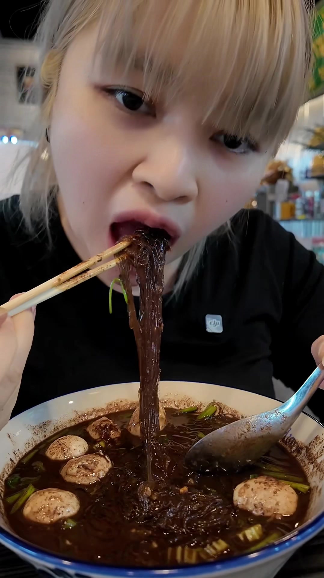 @แวว(คนที่ทำก๋วยเตี๋ยวข้นๆ)