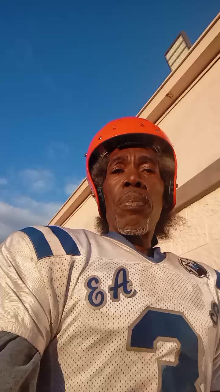 @ComedianArnesto