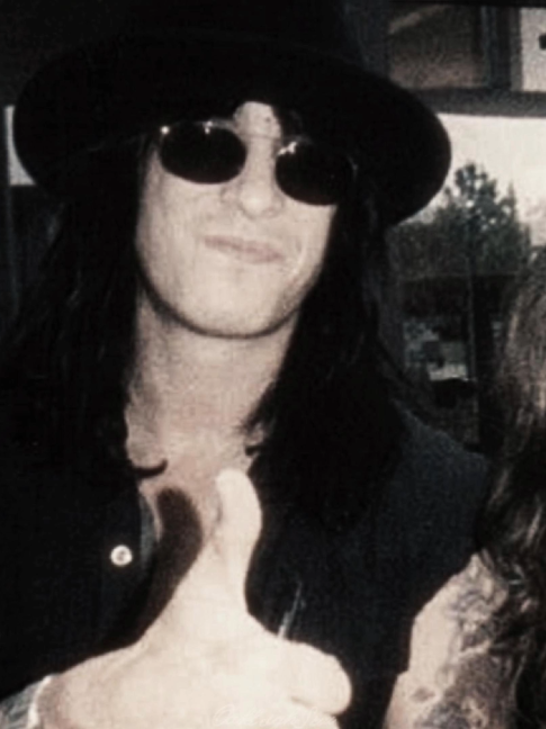 @𝓛𝓮𝓲𝓰𝓱🎸