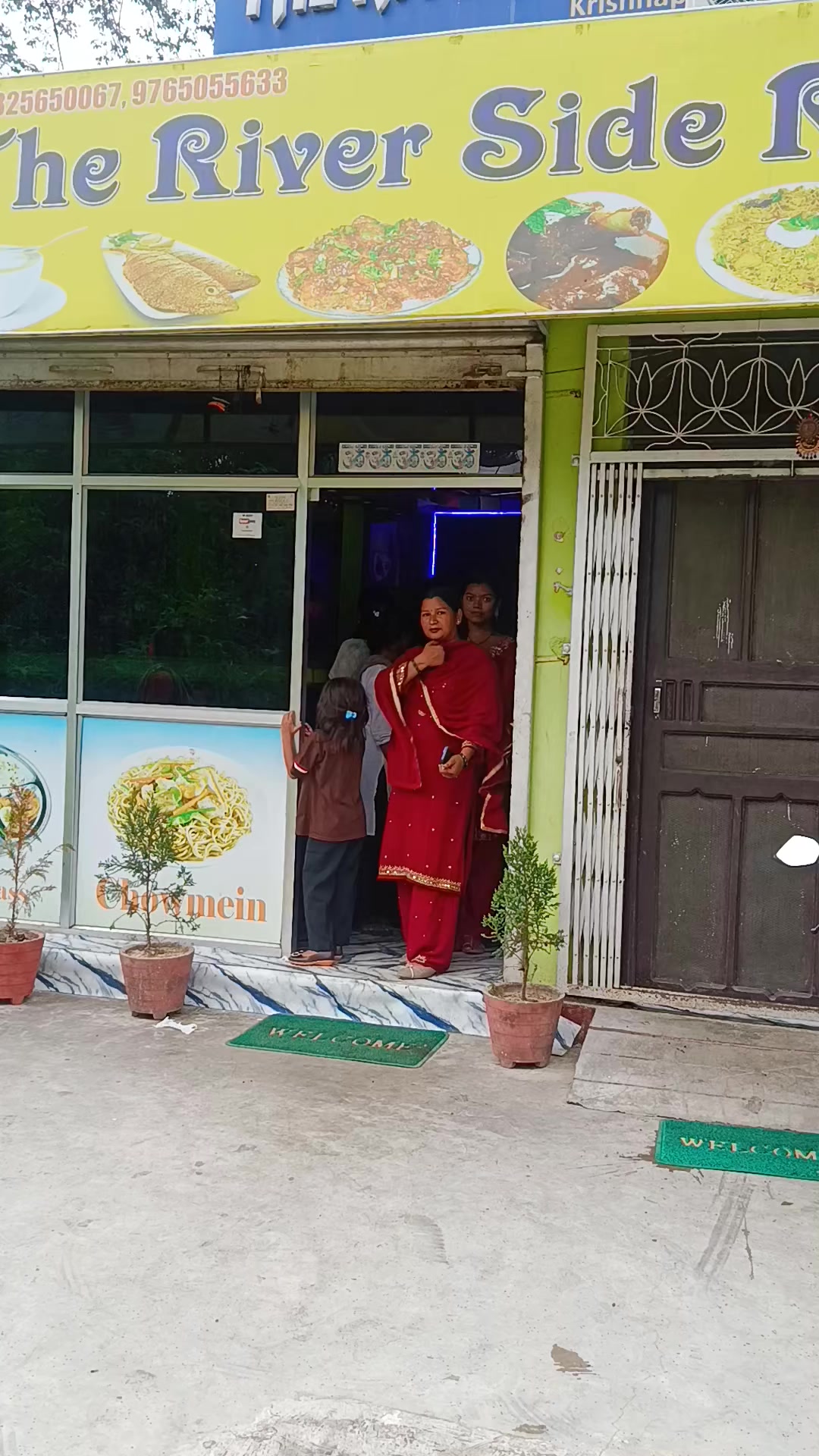@रिभर साइड रेस्टुरेन्ट एण्ड बार