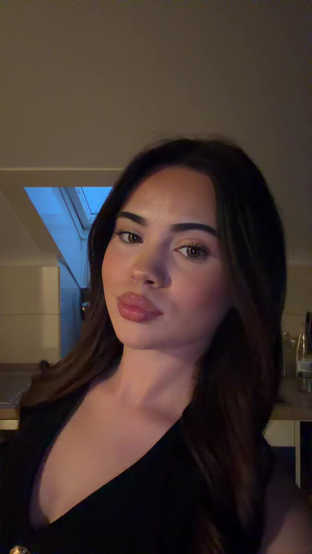 @𝐿𝑒𝑜𝑛𝑎🍓