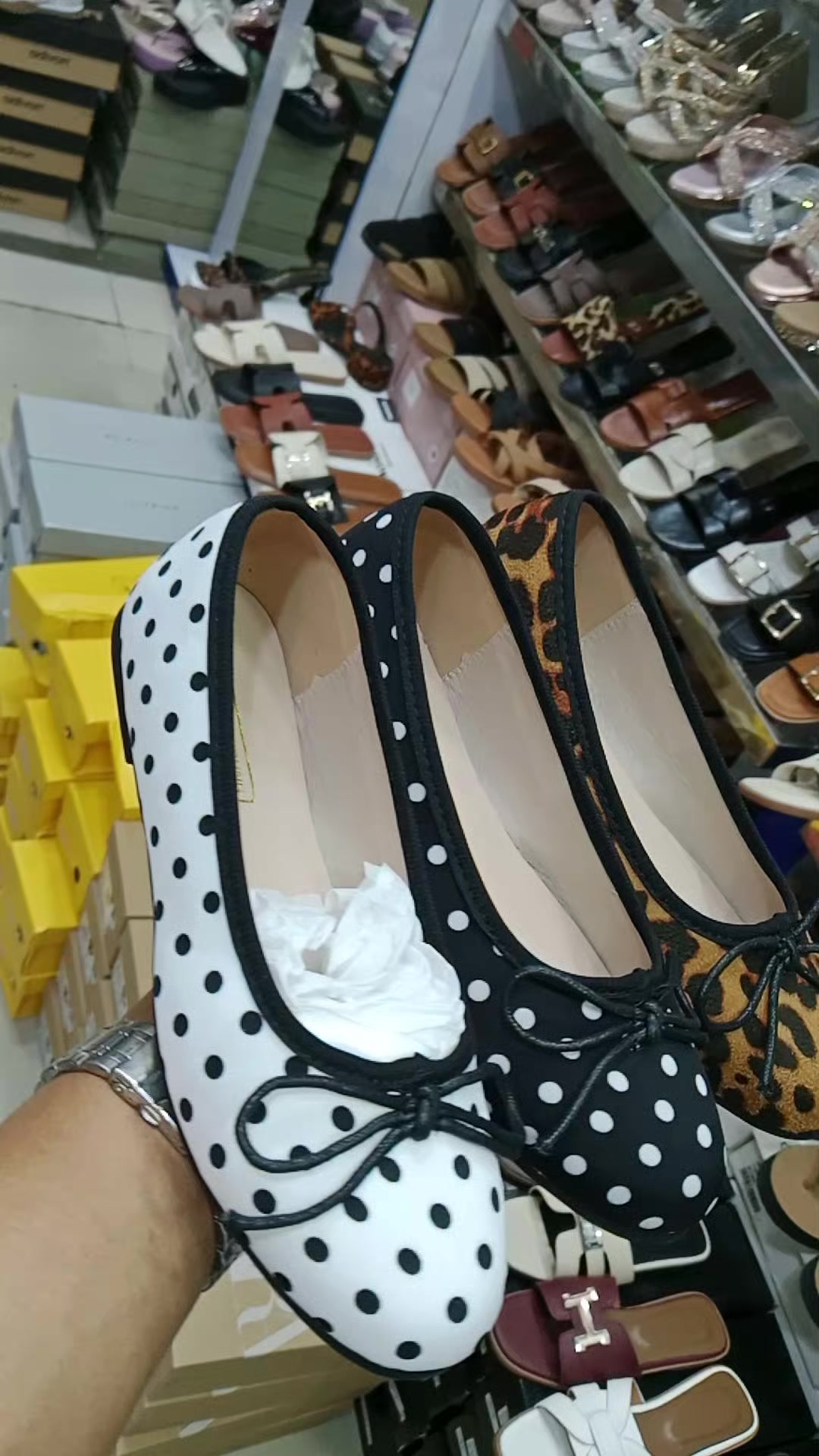 @@Walk To Walk shoe store