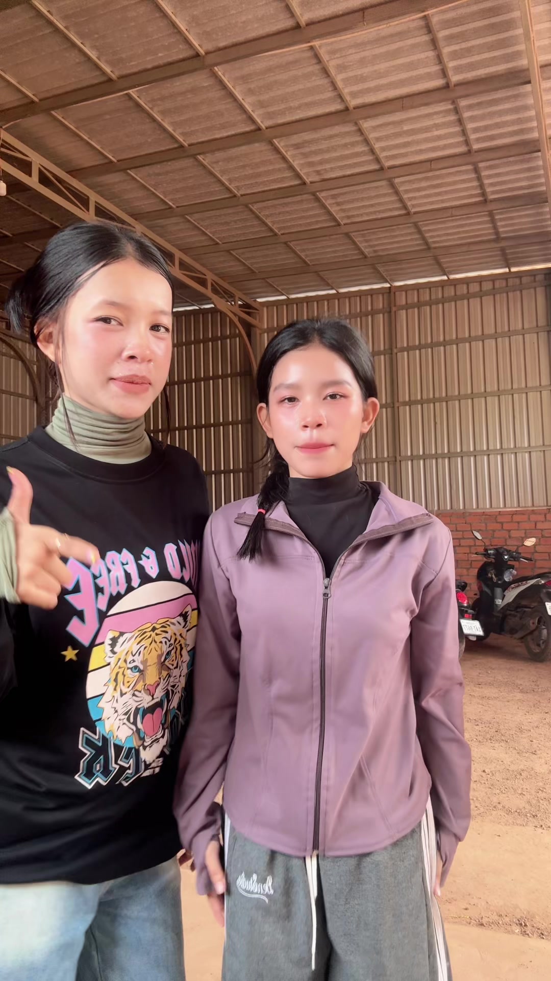@យាយមាត់ធំ