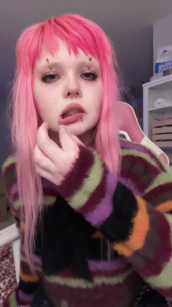 @kneesock