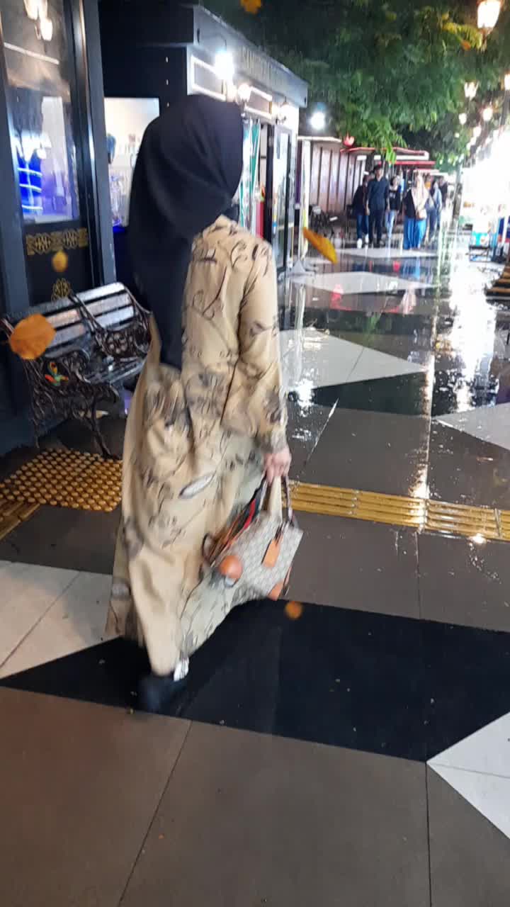 @iyux