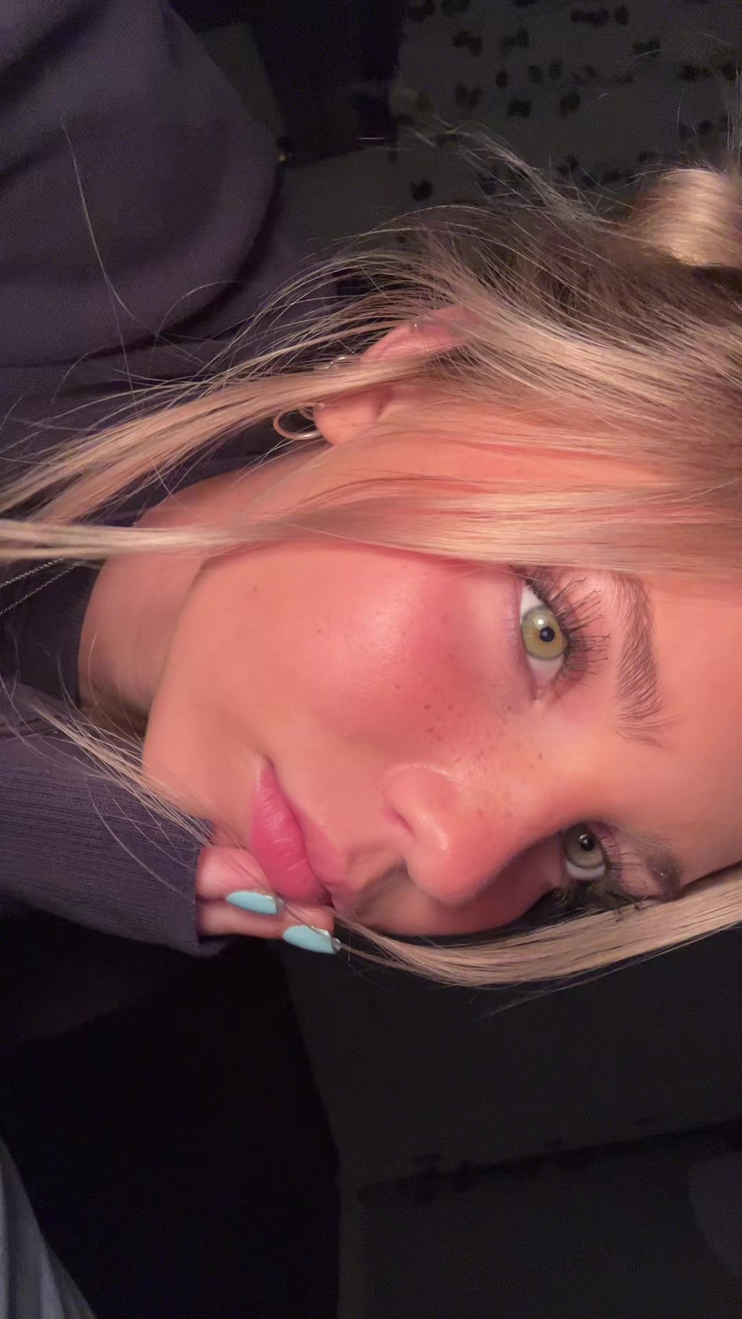 @$elena😛