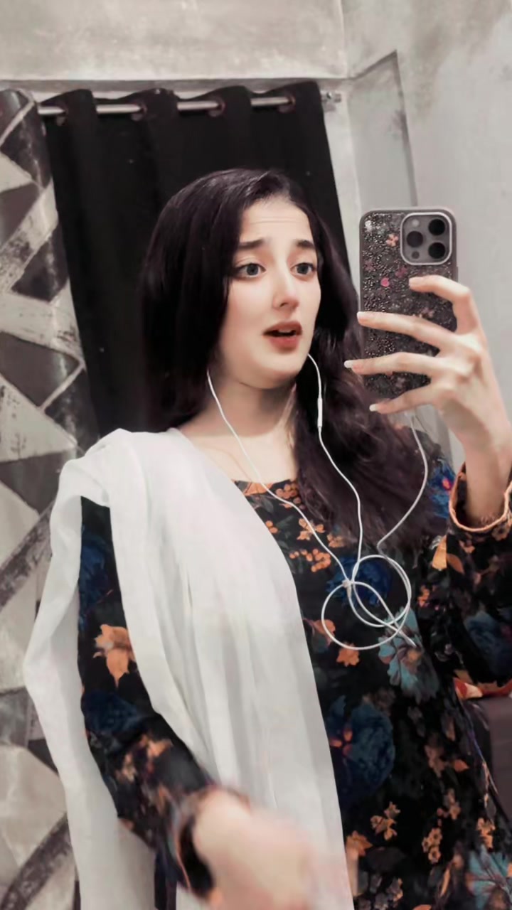 @𝕾𝖆𝖒𝖊𝖊𝖗𝖆 𝕶𝖍𝖆𝖓 🕊️