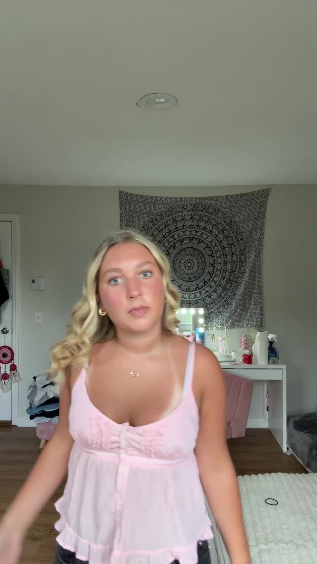 @Bella😇
