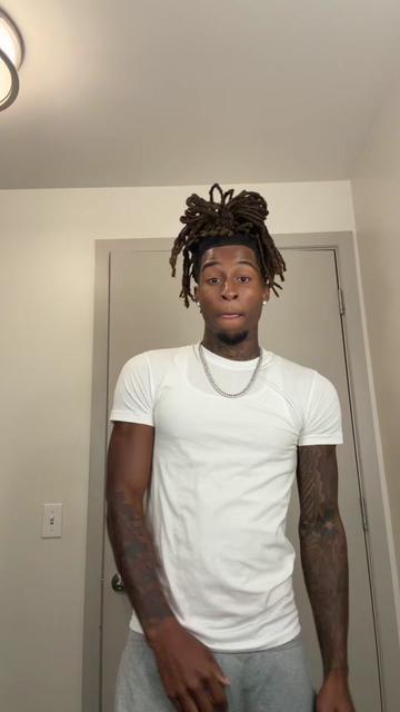 @sofamousjay_
